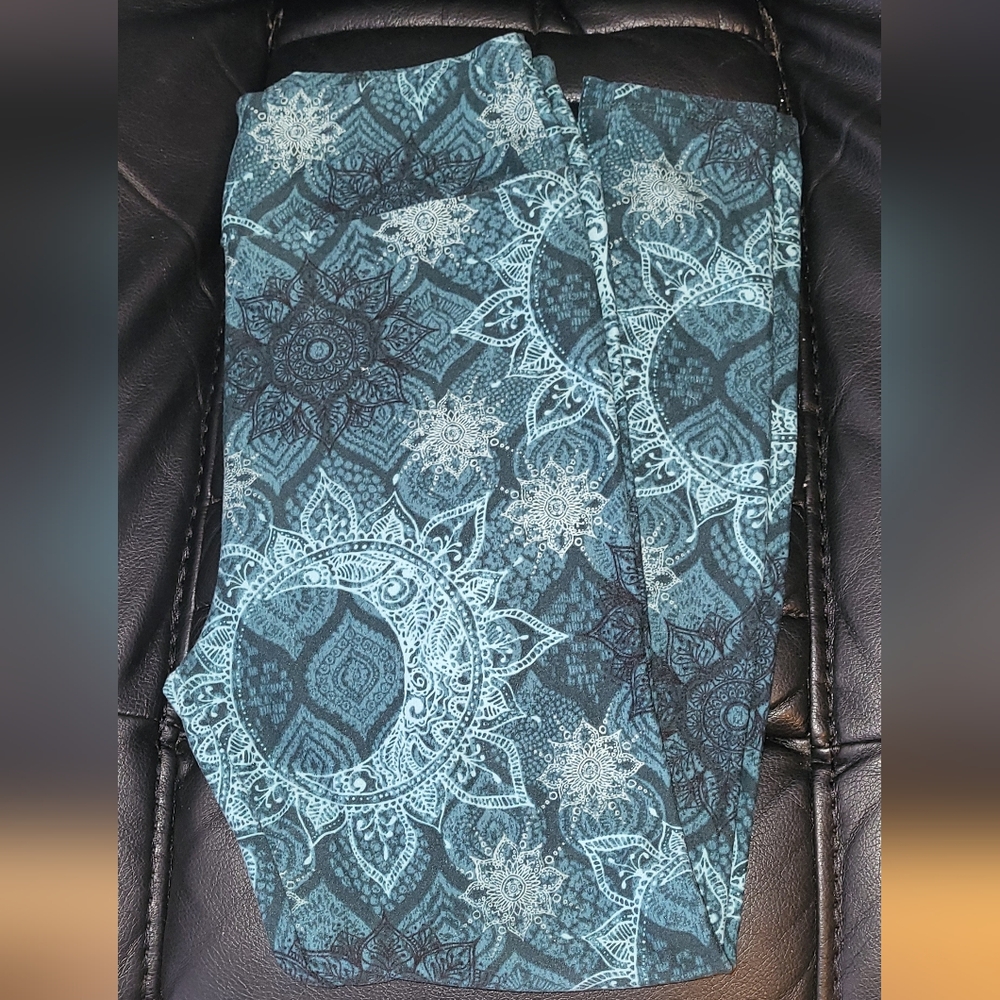 Lularoe Size OS Leggings Dark Green